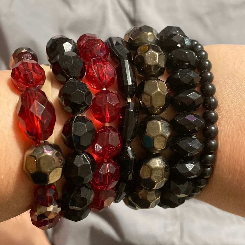 Who loves beaded vintage bracelets